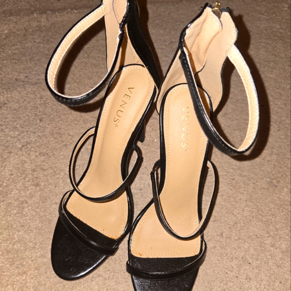 VENUS 4 inch black heels